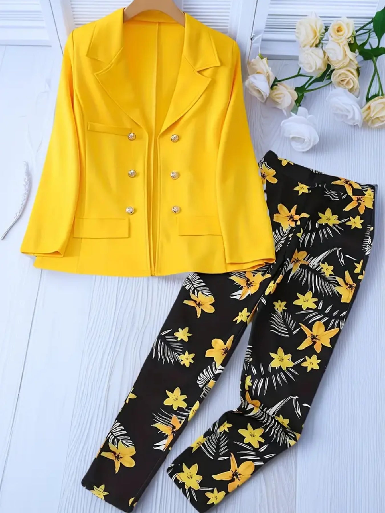 Women's Fashionable Solid Color Top And Printed Pants Set